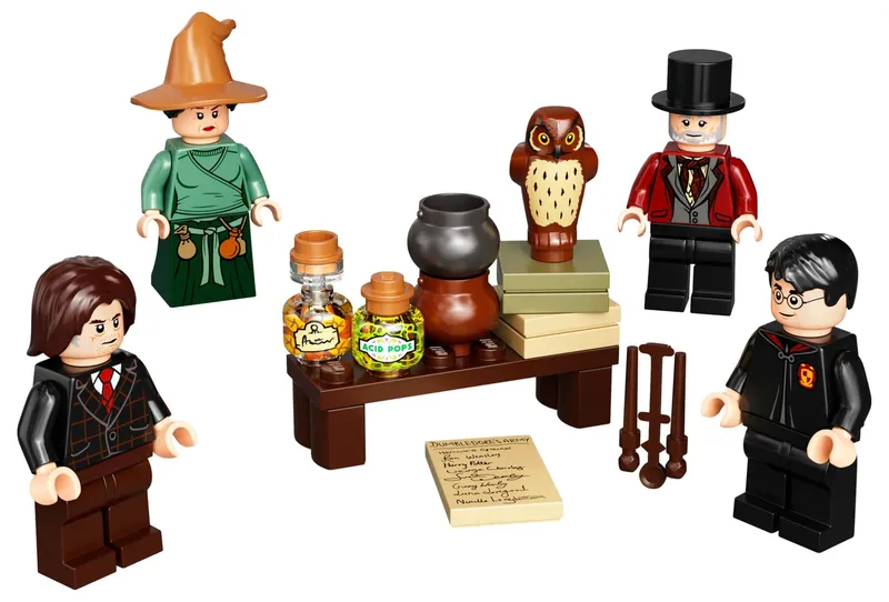 LEGO® Harry Potter™ Wizarding World Minifigure Accessory Set