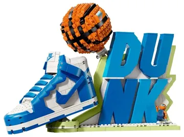 Nike Dunk x LEGO® Set